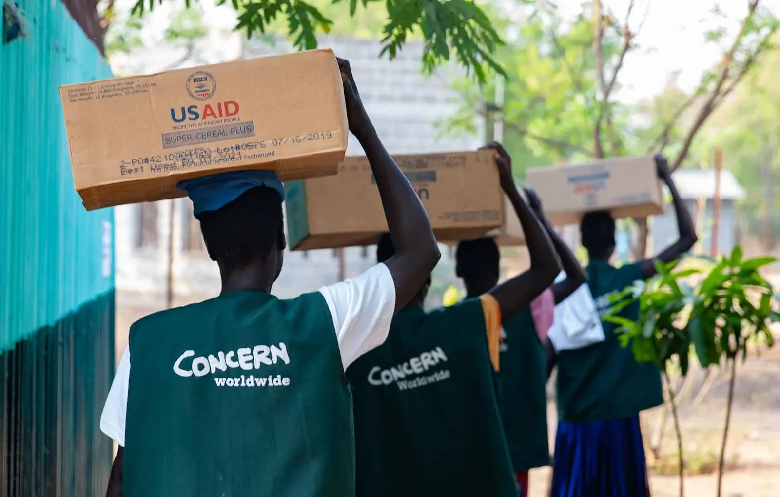 Aid kits funded by USAID are distributed in Ethiopia. (Photo: Concern Worldwide)
