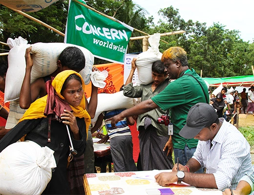 Concern distributes food to Rohingya refugees in Bangladesh, 2017.