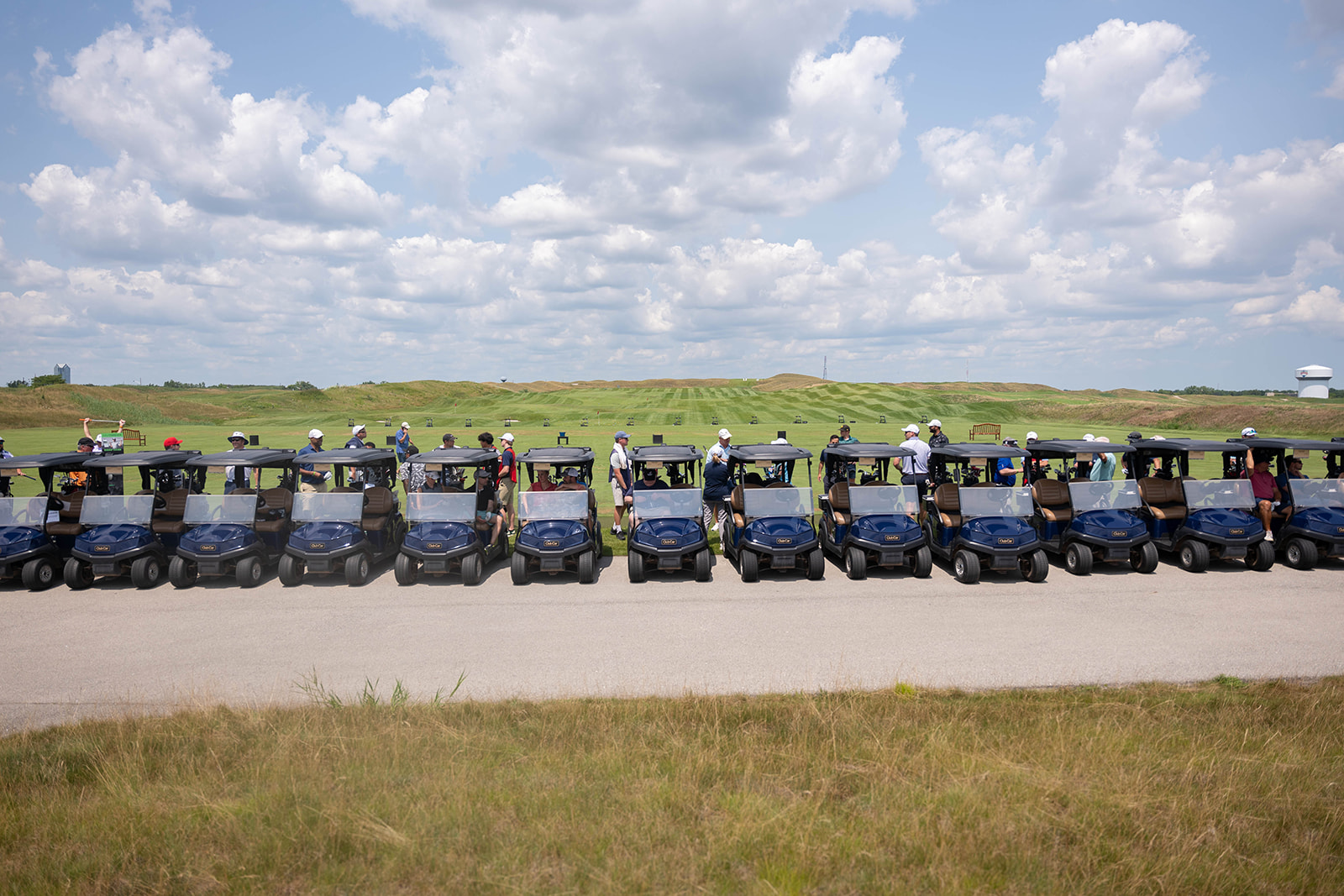 men golfing