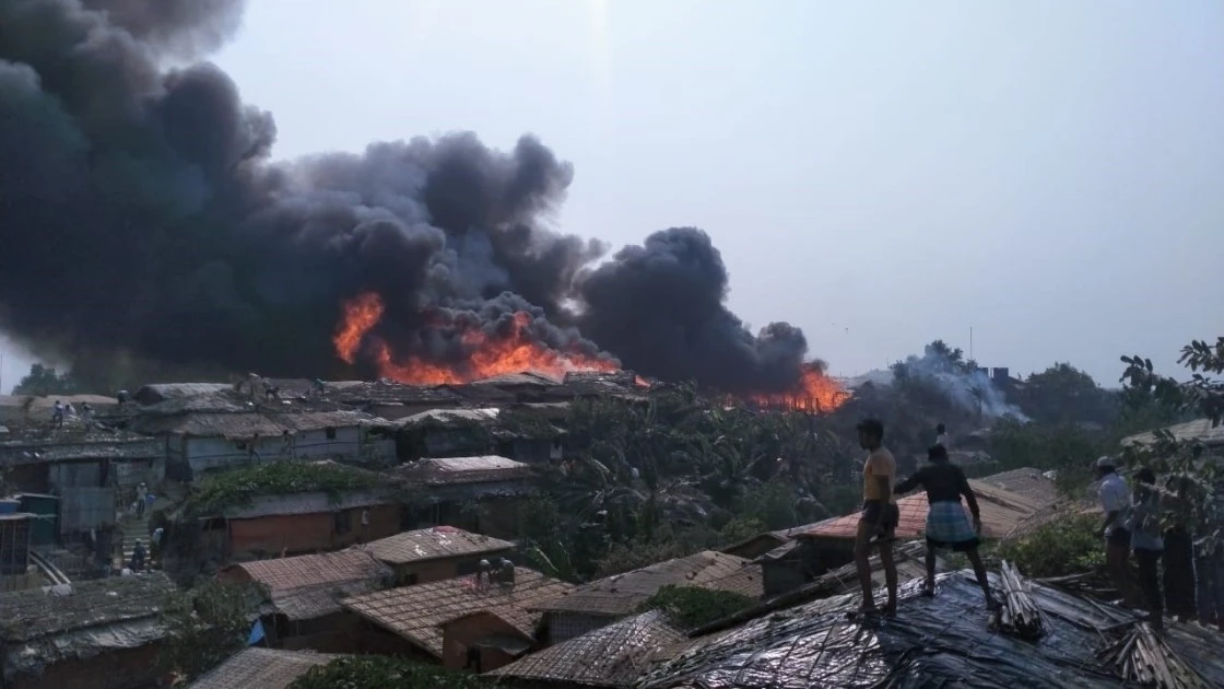 View from nearby homes of a huge fire in Cox's Bazar refugee camp in Bangladesh which left 50,000 people left homeless. (Photo: Concern Worldwide Bangladesh)