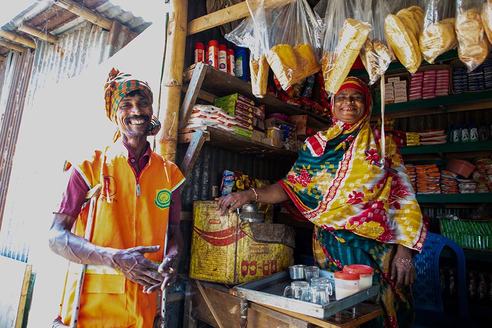a food vendor in bangladesh