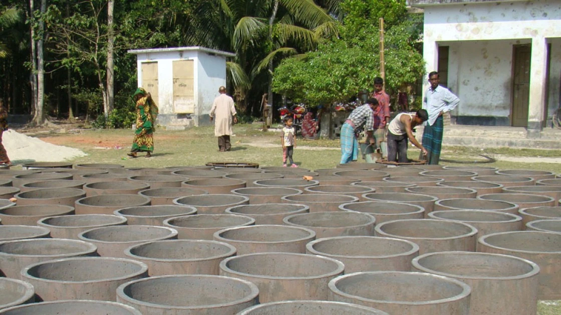 A Concern sanitation program under the Water Logging Project in Bidyanandakati Union, Bangladesh. (Photo: Concern Worldwide)
