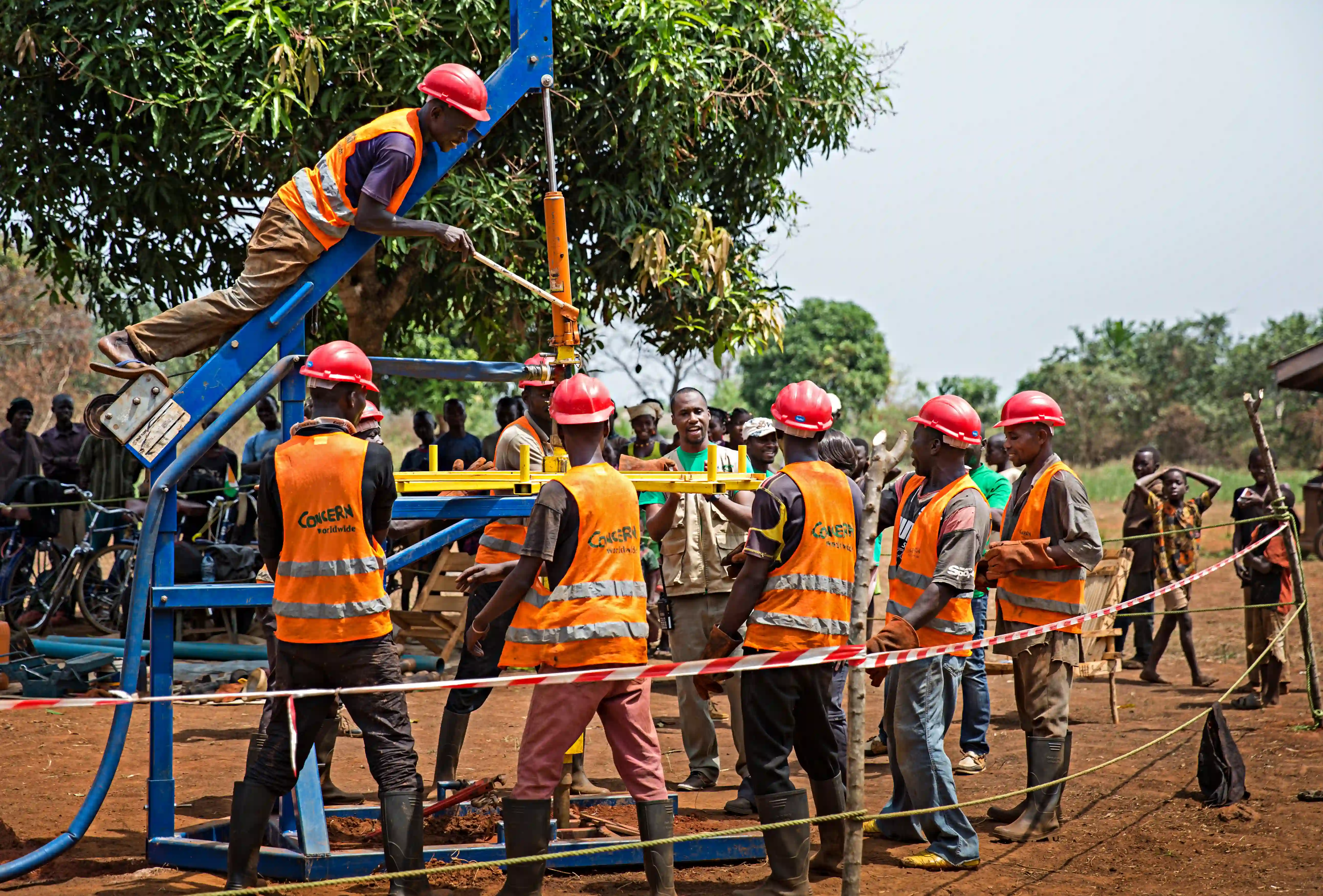 Concern team members operate a mobile drilling kit, funded by USAID/OFDA, to provide new water sources for conflict-affected communities in Kouango, Central African Republic.