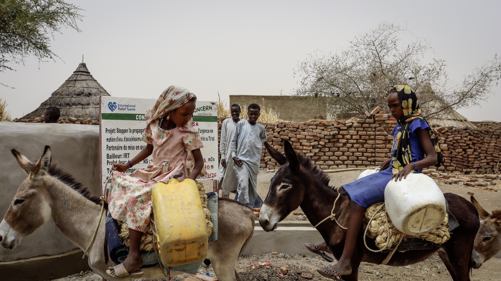 Mariam and Aché Ibrahim on their way to collect water from a point supported by Concern and IRT. (Photo: Saam Kouakaine/Concern Worldwide)
