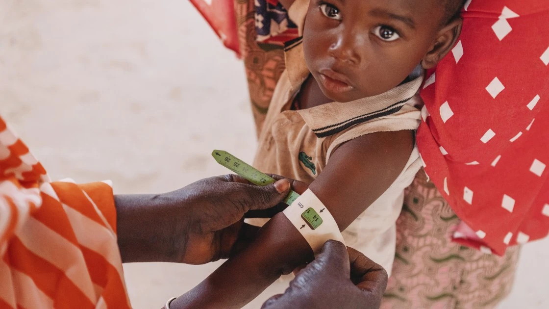 A talk about awareness of complementary foods and the identification of malnutrition at the Sensitization Community Center in Village Zardana, Niger. Photo: Ollivier Girard/Concern Worldwide