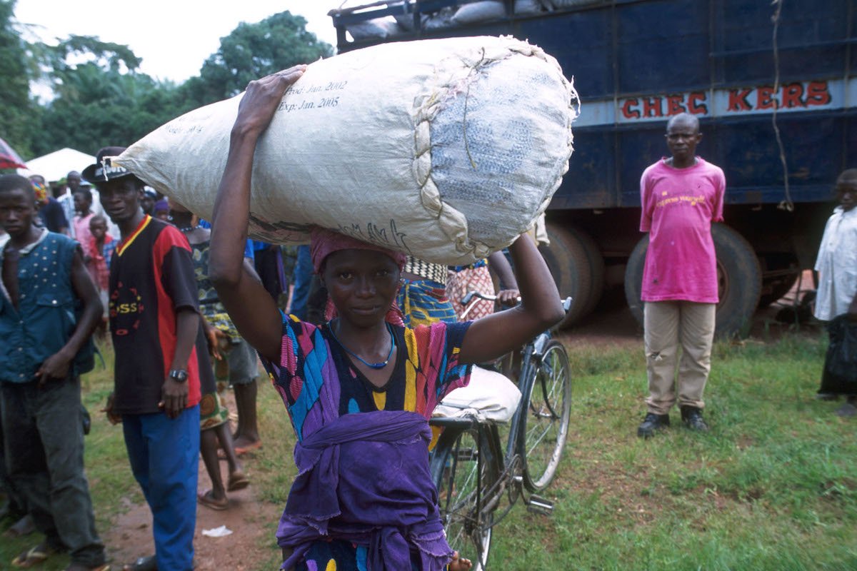Concern distributes peanut seeds to Sierra Leonean families returning home following the country's civil war.