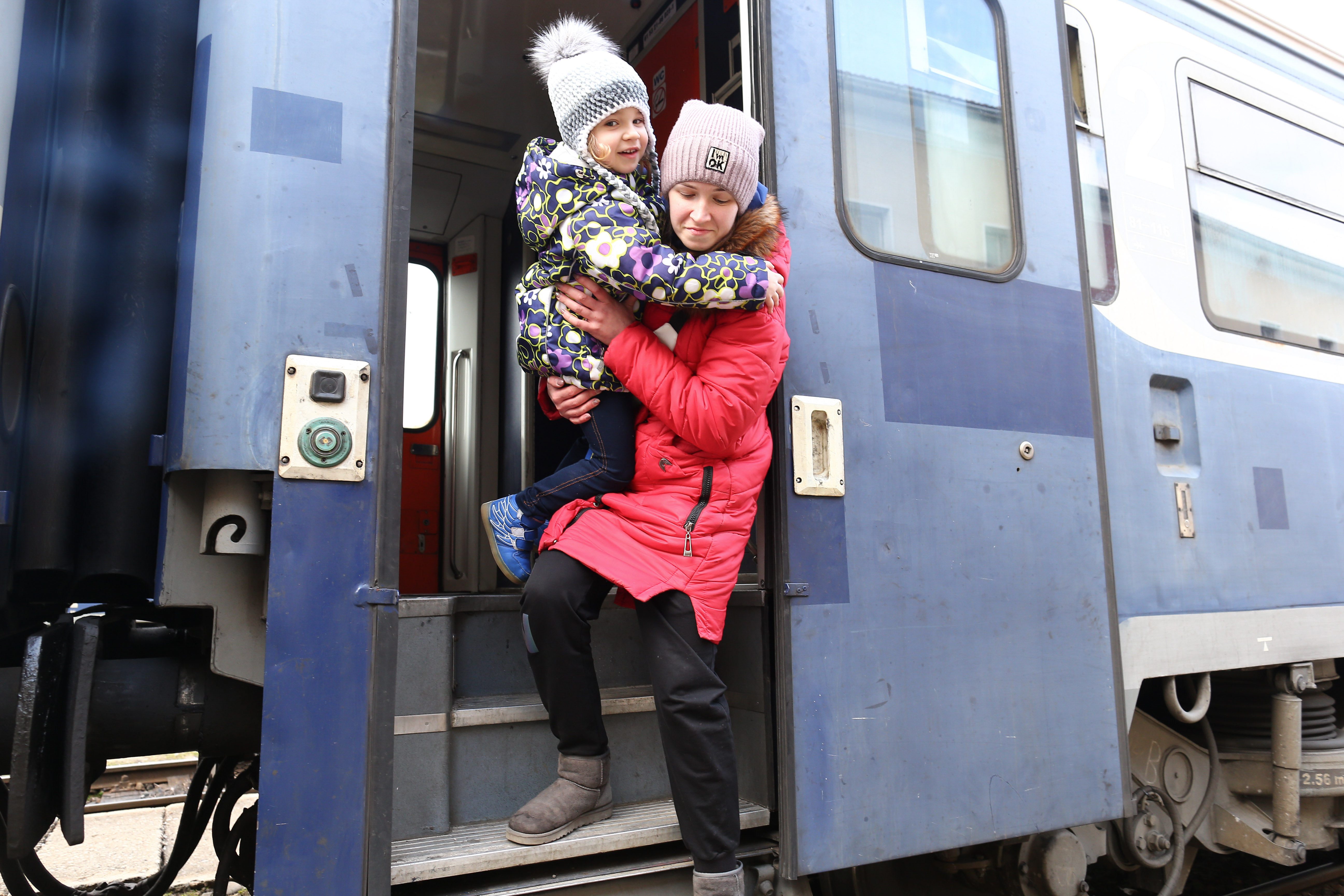 Ukrainian refugees entering Romania via train