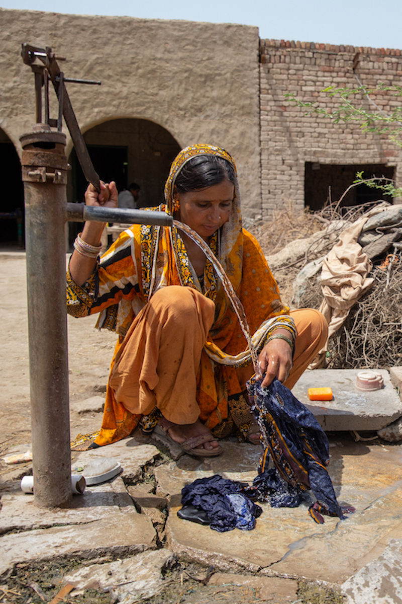 Maula Dinno is a farmer in Sindh. He sows cotton seeds on the farm land. He attended trainings at a farming school facilitated by Concern Worldwide and also received the cotton seeds to help him overcome the losses he faced during the floods in 2022. (Photo: Khaula Jamil/DEC/Concern Worldwide)