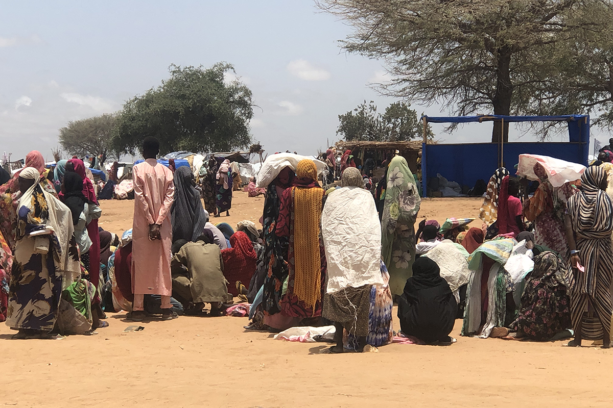 Sudanese refugees at a transit camp in Adré, Chad, waiting for a World Food Program food distribution. (Photo: Leo Roozendaal/Concern Worldwide)