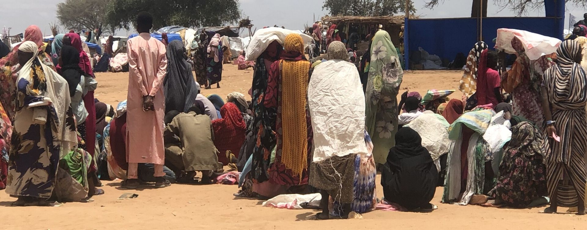 Sudanese refugees in Adré camp, waiting for a WFP food distribution