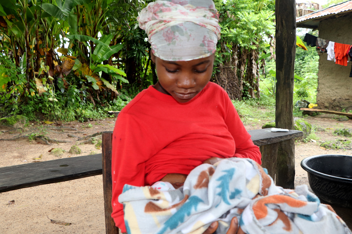 Evelyn Somah, a resident of Kardorpuee Town, feeds her two-week-old baby. The Liberia WASH Consortium project is key on strengthening health systems for new and expecting mothers and their children. (Photo: Concern Worldwide)
