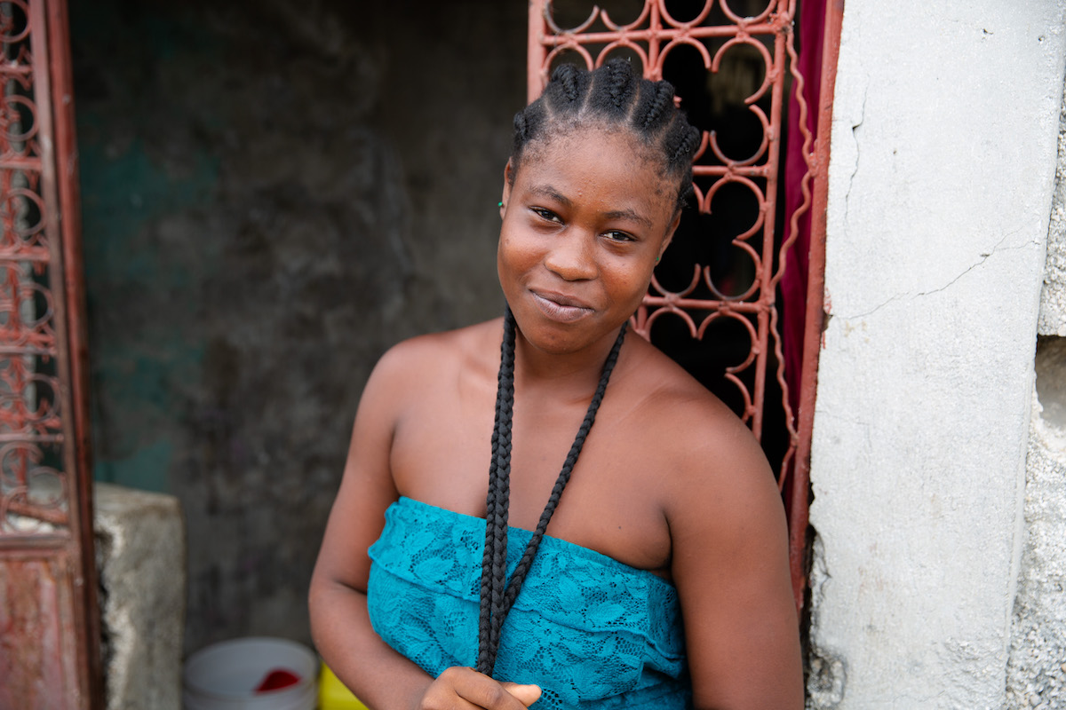 Brunia Benjamin, a participant in the USAID-funded Manje Pi Byen program, at her home in Cité Soleil, Port-au-Prince, Haiti. (Photo: Kieran McConville/Concern Worldwide)