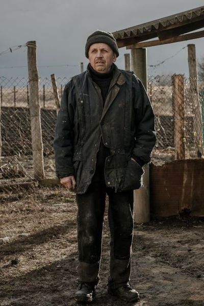 Valeriy* (60) does not want to be pitied. He is not afraid of any cold and winter, it is not the first time he has experienced it. But he is grateful for the stove. &quot;We are Ukrainians, we will cope with everything.&quot; Hontarivka village, Kharkiv Oblast’. (Photo: Simona Supino/Concern Worldwide)