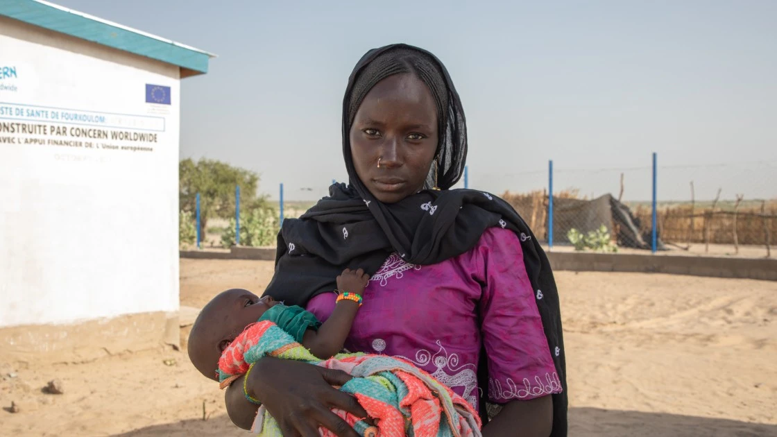 Fanta Kewbi (25) with her daughter Yakoura Ngay (8 months) at the Concern health post in Baga Sola, Western Chad. (Photo: Eugene Ikua/Concern Worldwide)