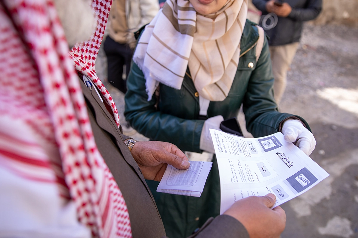 A multipurpose cash distribution to February 2023 earthquake survivors in Tabqa, Syria. (Photo: Gavin Douglas/Concern Worldwide)