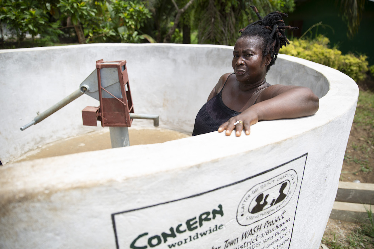 Rebecca Sarwah supervises the use of the community water point in Kaytor Town, Grand Bassa, Liberia. (Photo: Kieran McConville/Concern Worldwide)