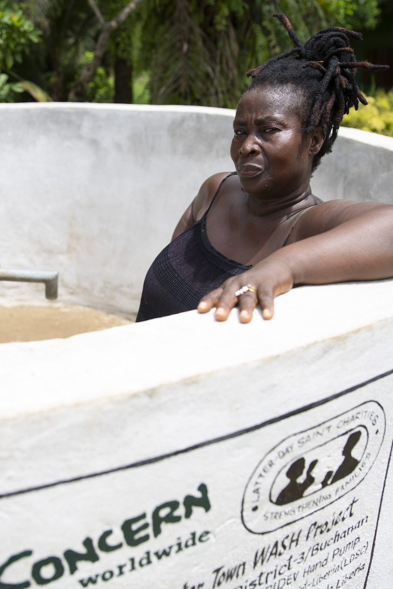 Rebecca Sarwah supervises the use of the community water point in Kaytor Town, Grand Bassa, Liberia. (Photo: Kieran McConville/Concern Worldwide)