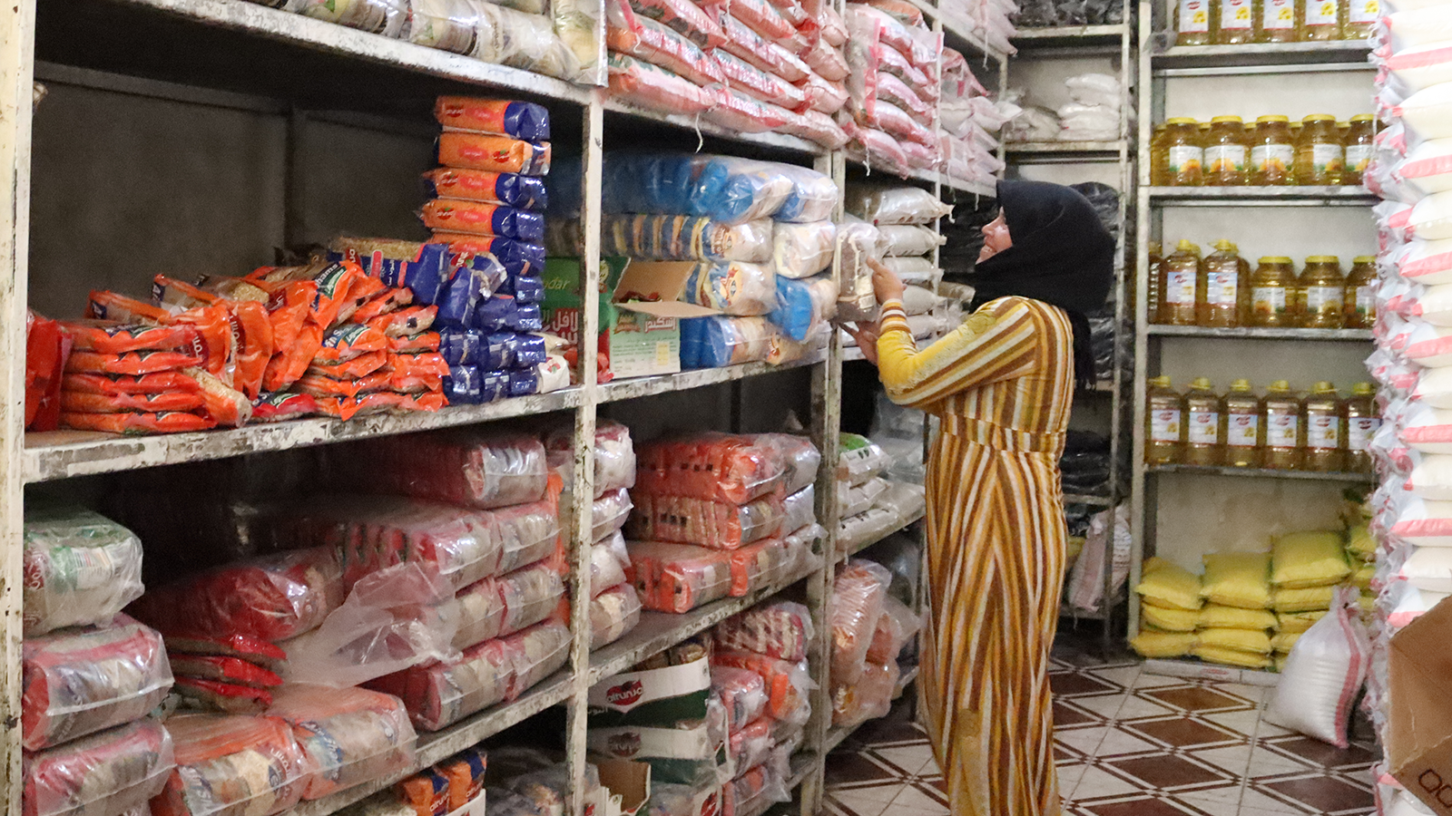 A shop where food can be purchased with food vouchers in Kobani. (Photo: Ahmad Al Aboud/Concern Worldwide)