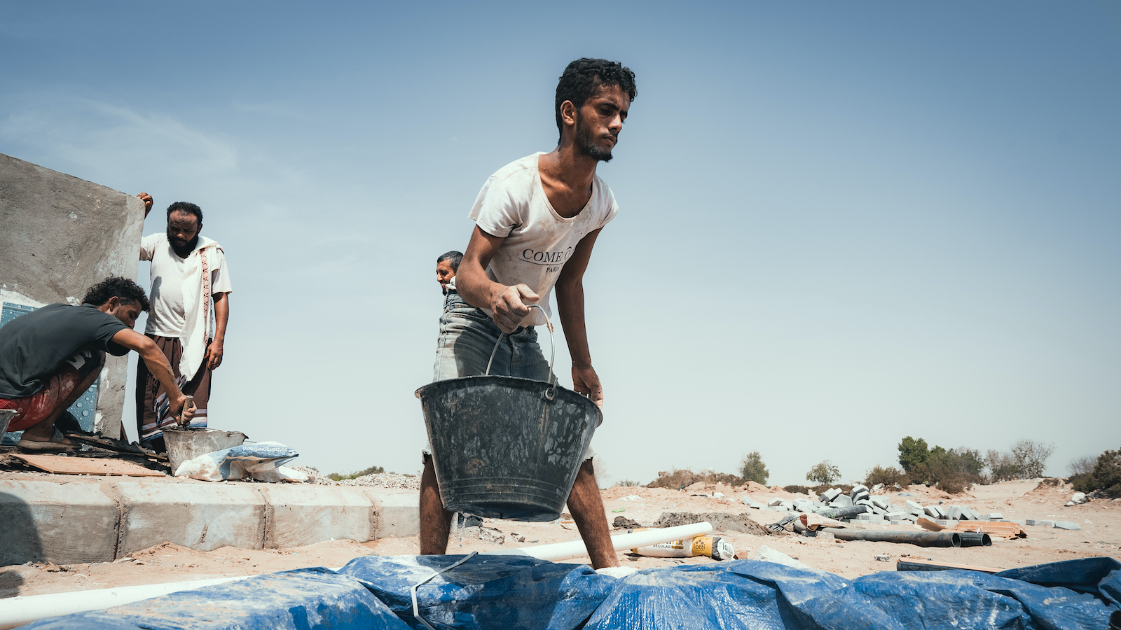 Ongoing construction work on the water supply system in Al-Salam IDP site, Yemen. (Photo: Ammar Khalaf/Concern Worldwide)