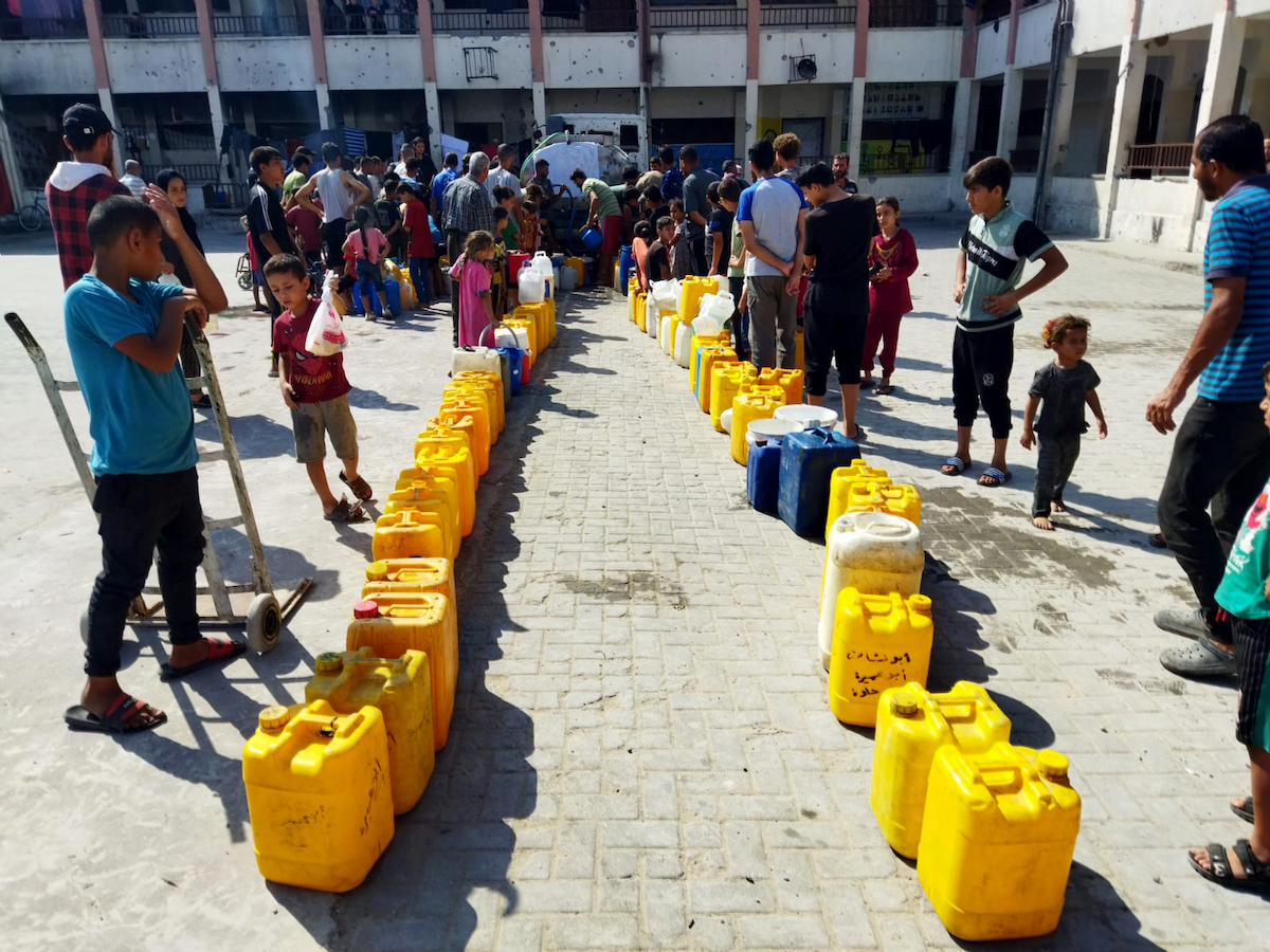 A distribution of water to internally-displaced families in Gaza. Heat waves in recent months have worsened conditions and increased the risk of disease in the area. (Photo: Concern Worldwide)