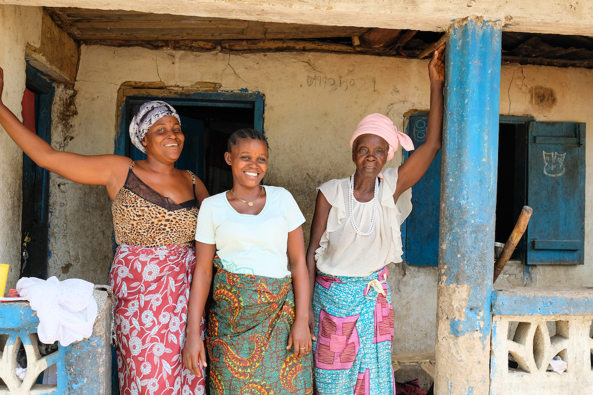 Safinatu Kamara (22) with her aunt and grandmother at the family home in Mambolo. The health center that Safinatu is attending for her pregnancy is supported by Concern. Photo: Darren Vaughan/Concern Worldwide