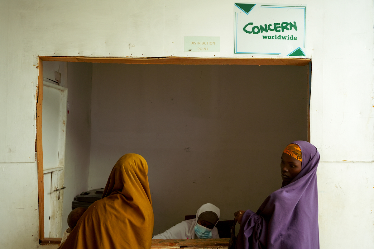 The Somalia Cash Consortium (SCC), Consortium Management Unit (CMU) and Concern Worldwide Emergency and Health & Nutrition sectors visited Caafimaad Plus supported health facilities at Sinka-dheer in Daynile District. (Photo: Concern Worldwide)