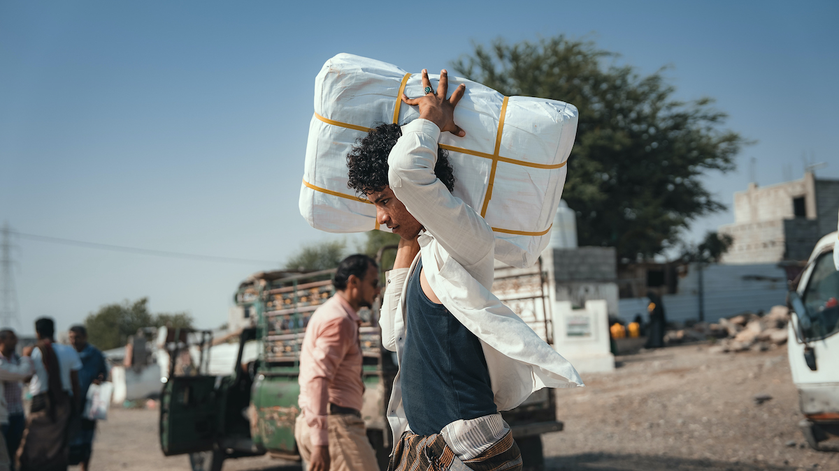 The Concern Yemen team distribute shelter materials to people affected by the sandstorm that struck Al Anad IDP Camp, Tuban District. (Photo: Ammar Khalaf/Concern Worldwide)