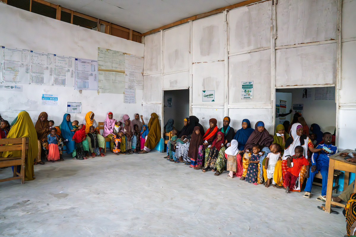 Mothers and children wait to be seen at the Concern-supported Siinka-Dheer Health Center, Somalia. The IPC estimates that nearly half of Somali children will need treatment for malnutrition by June 2026, in part due to ongoing drought.