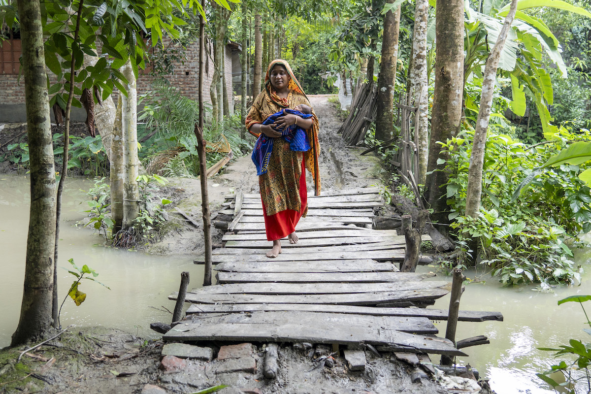 Riya Moni takes her 15-day-old baby to a nearby satellite clinic in Tatali, an area of Bangladesh prone to floods. Photo: Saikat Mojumder/Concern Worldwide