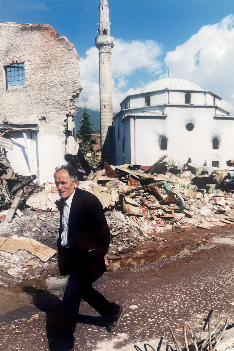 After 3 months as a refugee in Montenegro, Zenun Qekaj (44) returns to his home in Peja, Kosovo. (Photo: Concern Worldwide)
