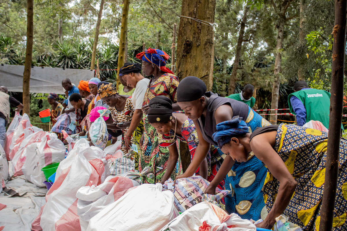Participants in the SAFER program collect the household and hygiene kits from Concern at the Kirotshe distribution site. (Photo: Concern Worldwide)