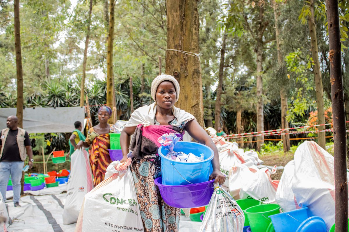 Participants in the SAFER program collect household and hygiene kits at a distribution in Kirotshe, DRC. (Photo: Samuel Isenge/Concern Worldwide)
