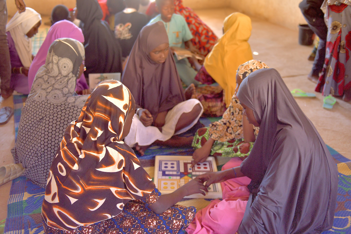 Students in Tahoua build their literacy skills with an educational game. (Photo: Concern Worldwide)