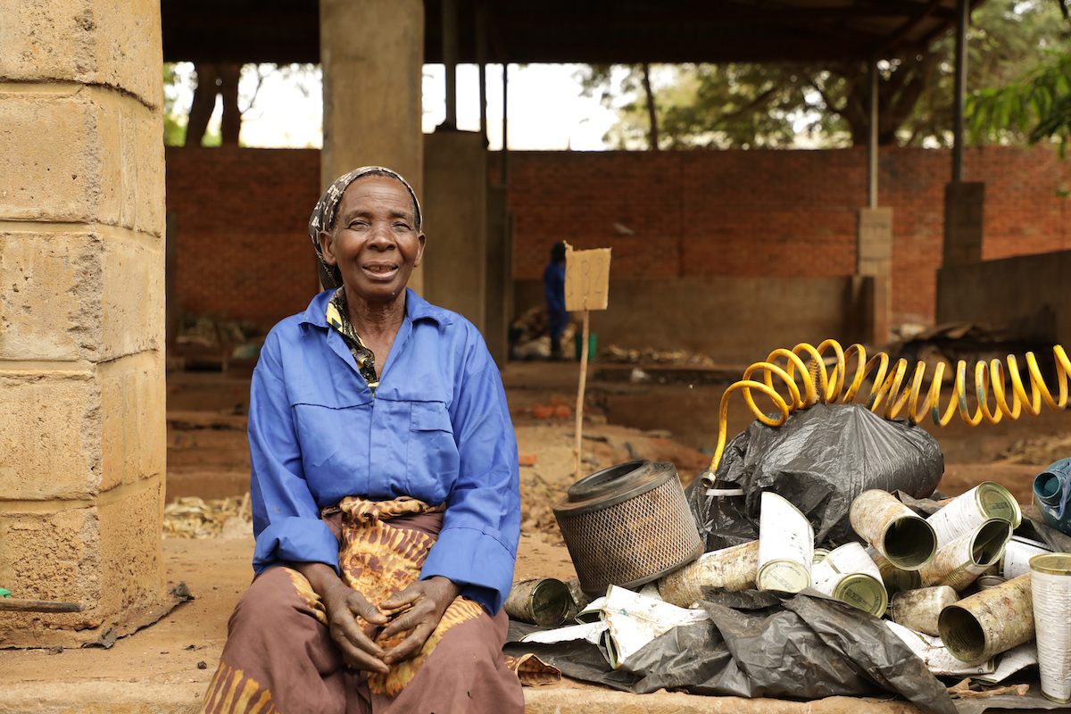 Modester Kamoto (65) works on a biodigester in Mvunguti Area 25. She produces biogas and a nutrient-rich fertilizer from the waste. (Photo: Jon Hozier-Byrne/Concern Worldwide)