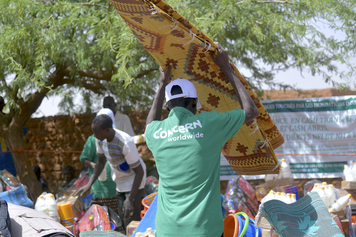 Concern, funded by Irish Aid ACS (Acute Crisis Stream) supports the flood-affected households in Tahoua region to help recover from the impacts of the floods and strengthen their resilience through the distribution of cash, essential kits and fortified flour. Photo: Concern Worldwide