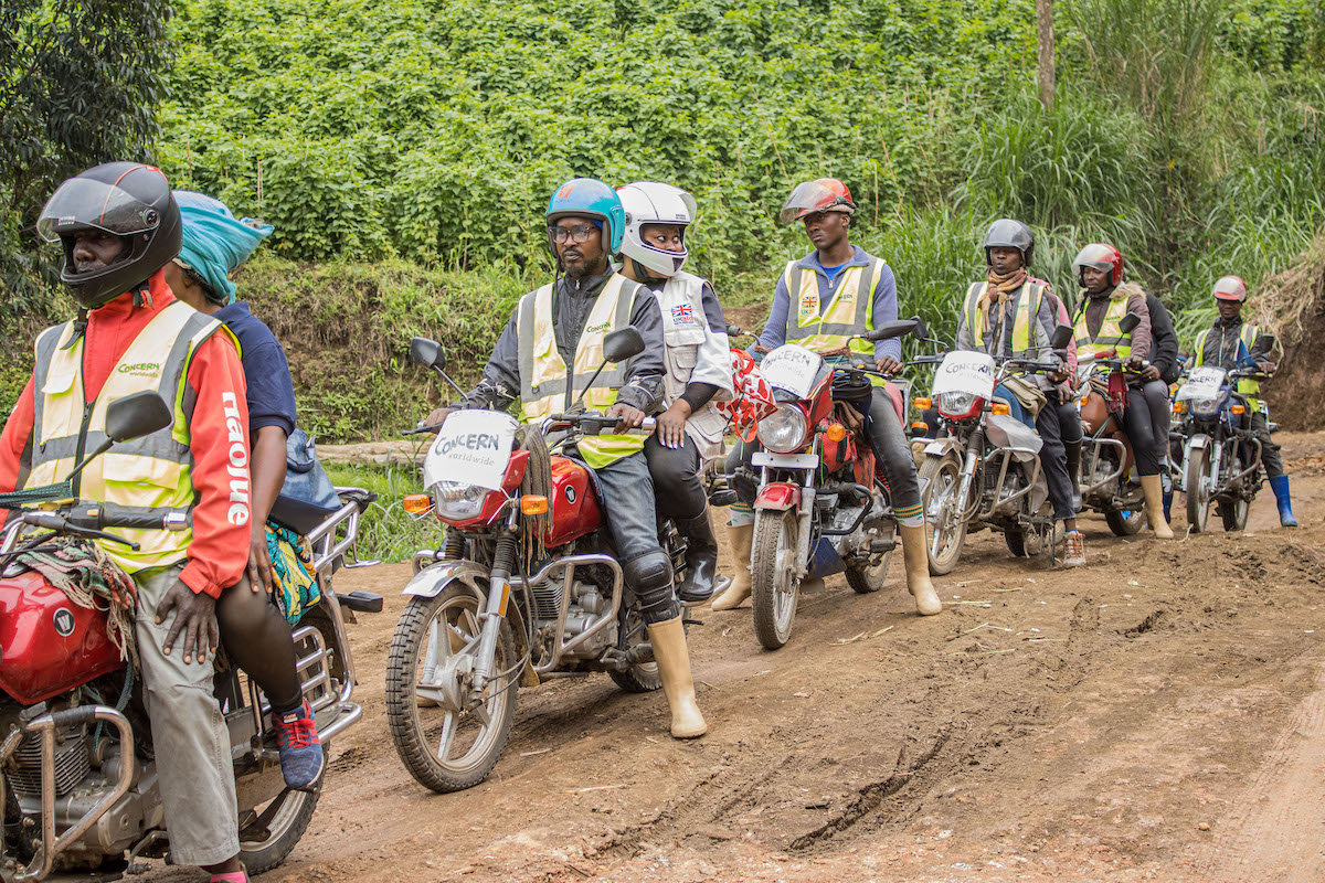 A motor convoy carrying a monitoring team from the EAST Consortium to Mpanamo, a health center where Concern and partners work to deliver humanitarian assistance. (Photo: Concern Worldwide)