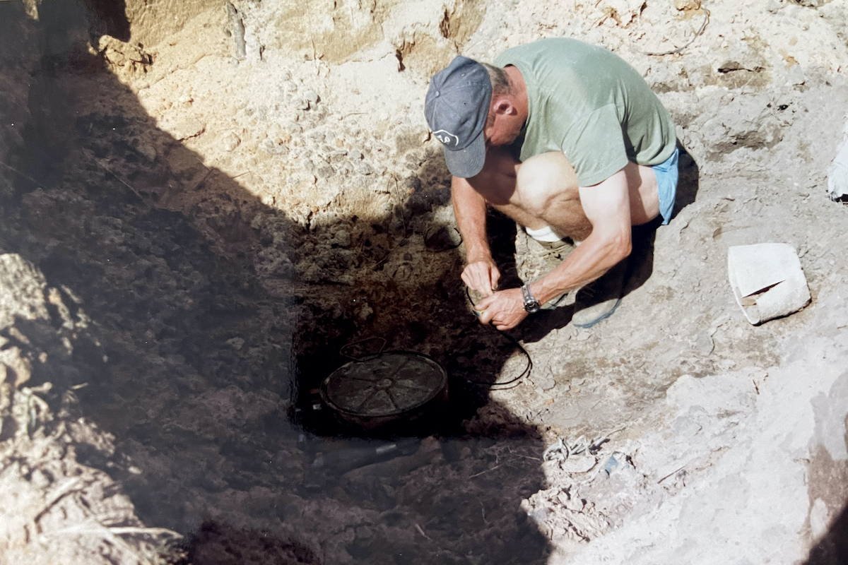 Landmine clearance in Angola, 1995. (Photo: David Welch)