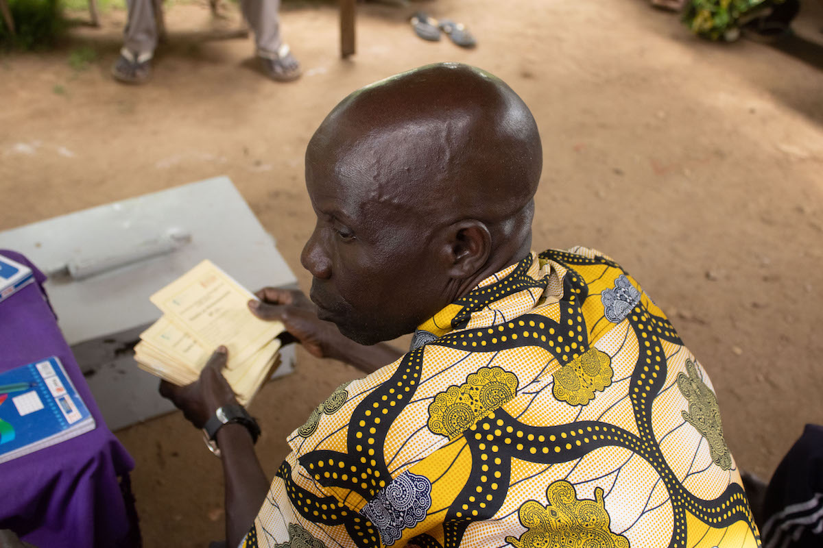 Meeting of a Village Savings and Loans Association as part of the EAST program. Photo: Concern Worldwide