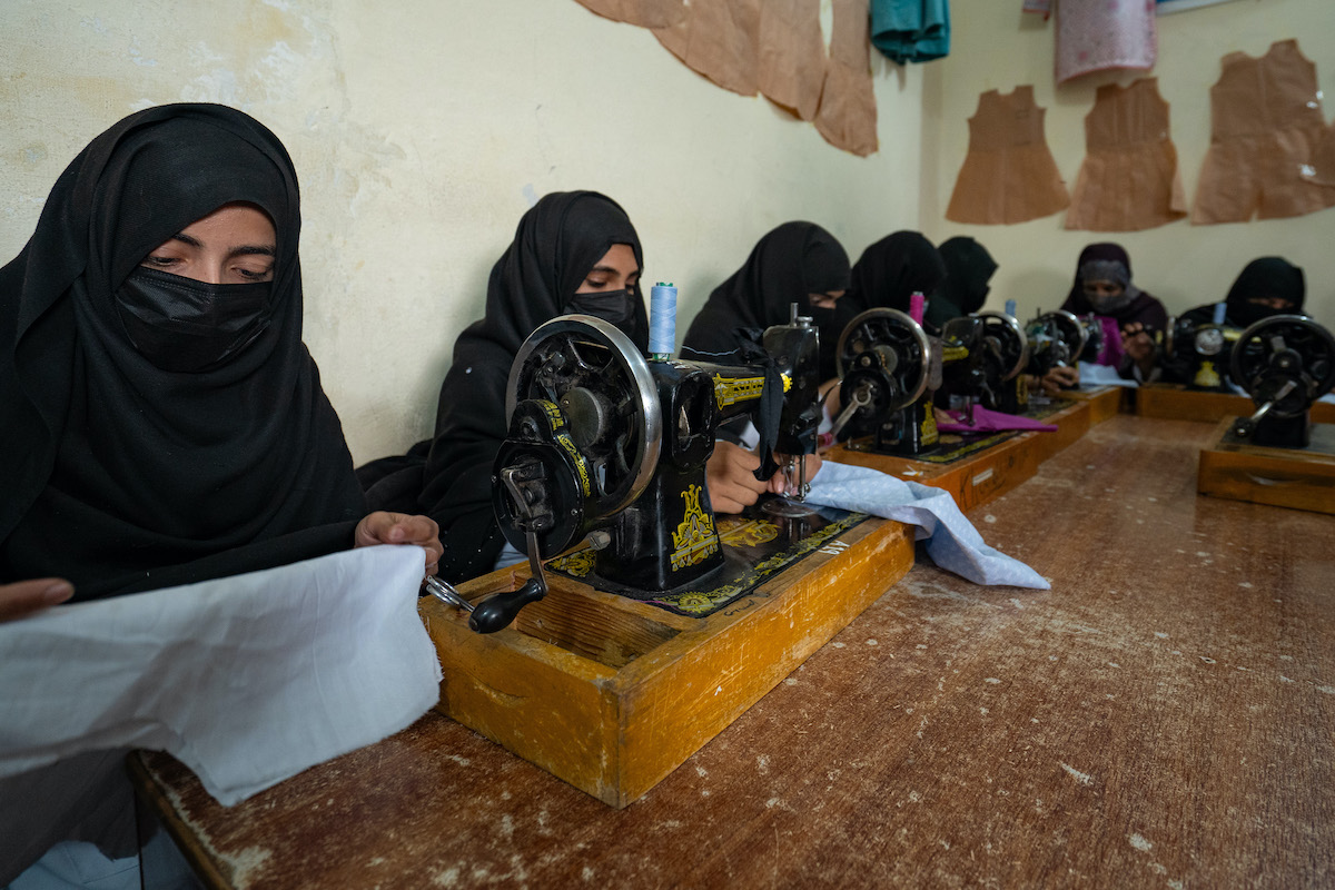 Participants in Concern Pakistan’s BRAVE program take a hands-on echnical training course aimed at enhancing the marketability of rural female artisans. This has led to many project participants building partnerships with the private sector to sell their handicrafts and agricultural outputs. (Photo: Ingenius Captures/Concern Worldwide)