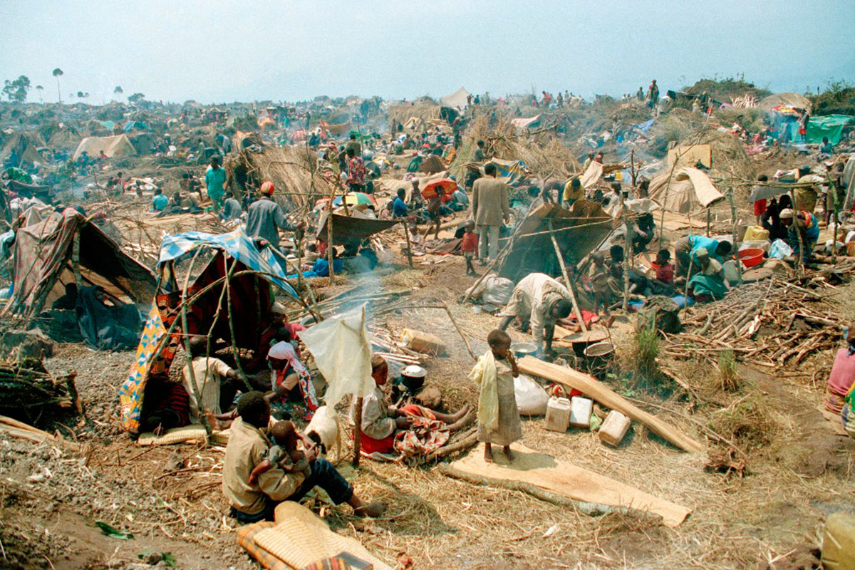 Rwandan refugees gather on the roadside near Goma, having just crossed the border into Zaire in 1994. (Photo: Concern Worldwide)
