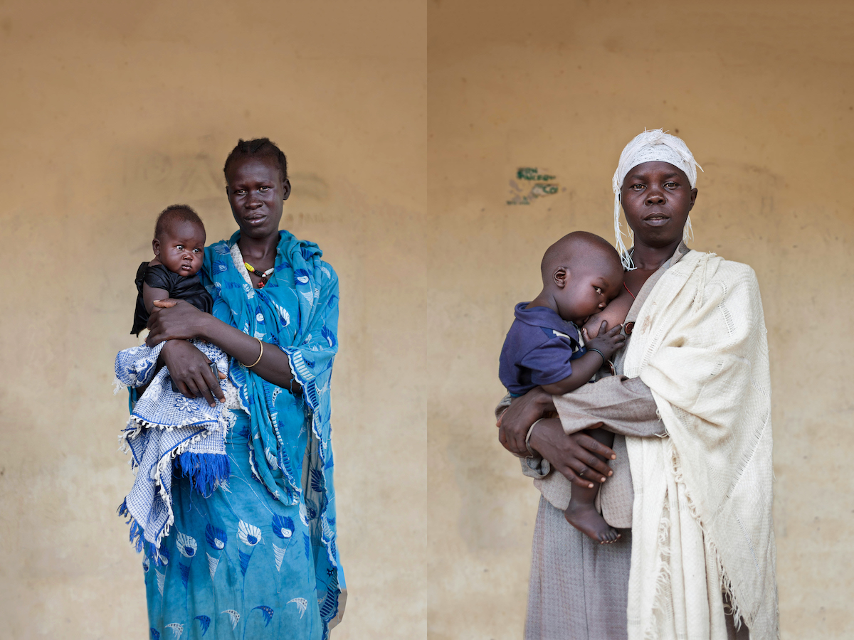 Ahok* (30) with her one-and-a-half year-old baby, Madouk* and Aluel* (30) with baby Bashiir* (2). (Photos: Abbie Trayler-Smith / Concern Worldwide; Names changed to protect identities.)