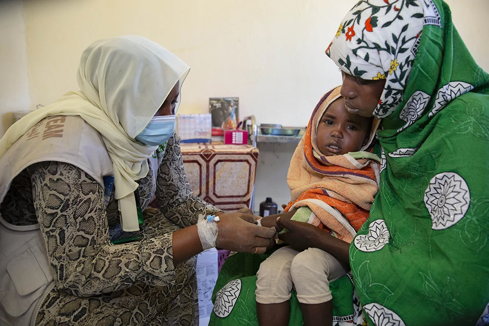Madina* (28) with her son Oumar* (3) at the Concern-supported Um Shalaya health center in Central Darfur, Sudan. The clinic was completely closed for nearly six months as a result of the humanitarian crisis. Before the Concern team arrived, it had been without essential medical supplies for weeks. (Photo: Kieran McConville/Concern Worldwide)