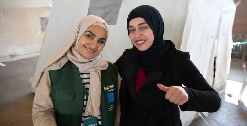 Concern Worldwide staff member with Syrian refugee in Turkey