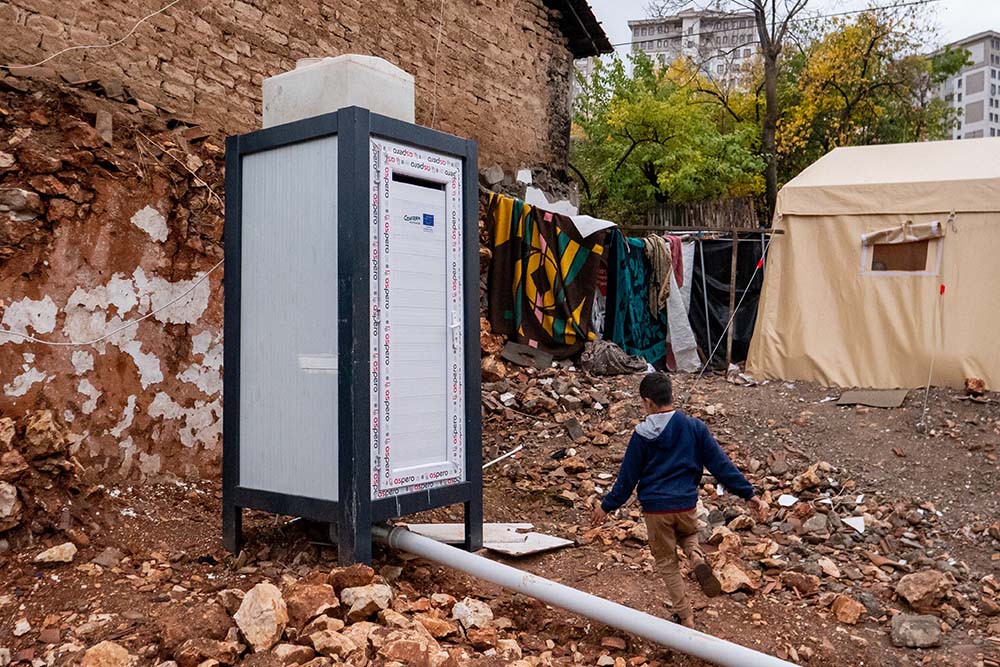 An emergency latrine in Turkiye