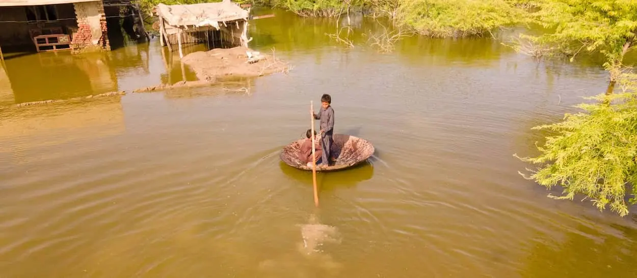 Local boy transports people on his curry frying pan across the flooded waters in Jhuddo town of District Mirpurkhas of Sindh.